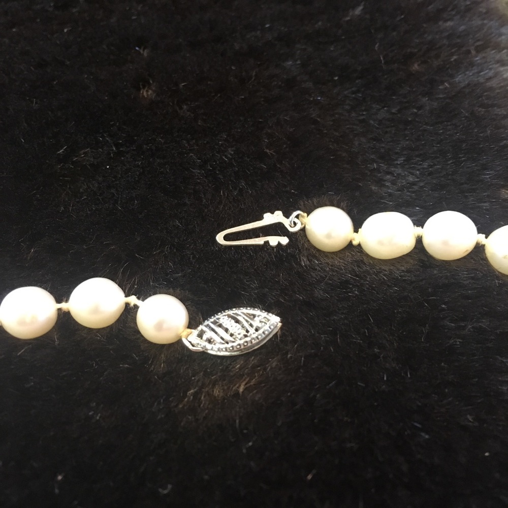 18” Pearls - Picture 4 of 4